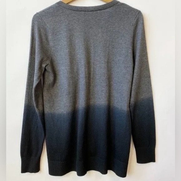 Michael Kors Women’s Ombré Two-Toned Faded V- Neck Gray‎ Sweater Size M - Picture 2 of 9